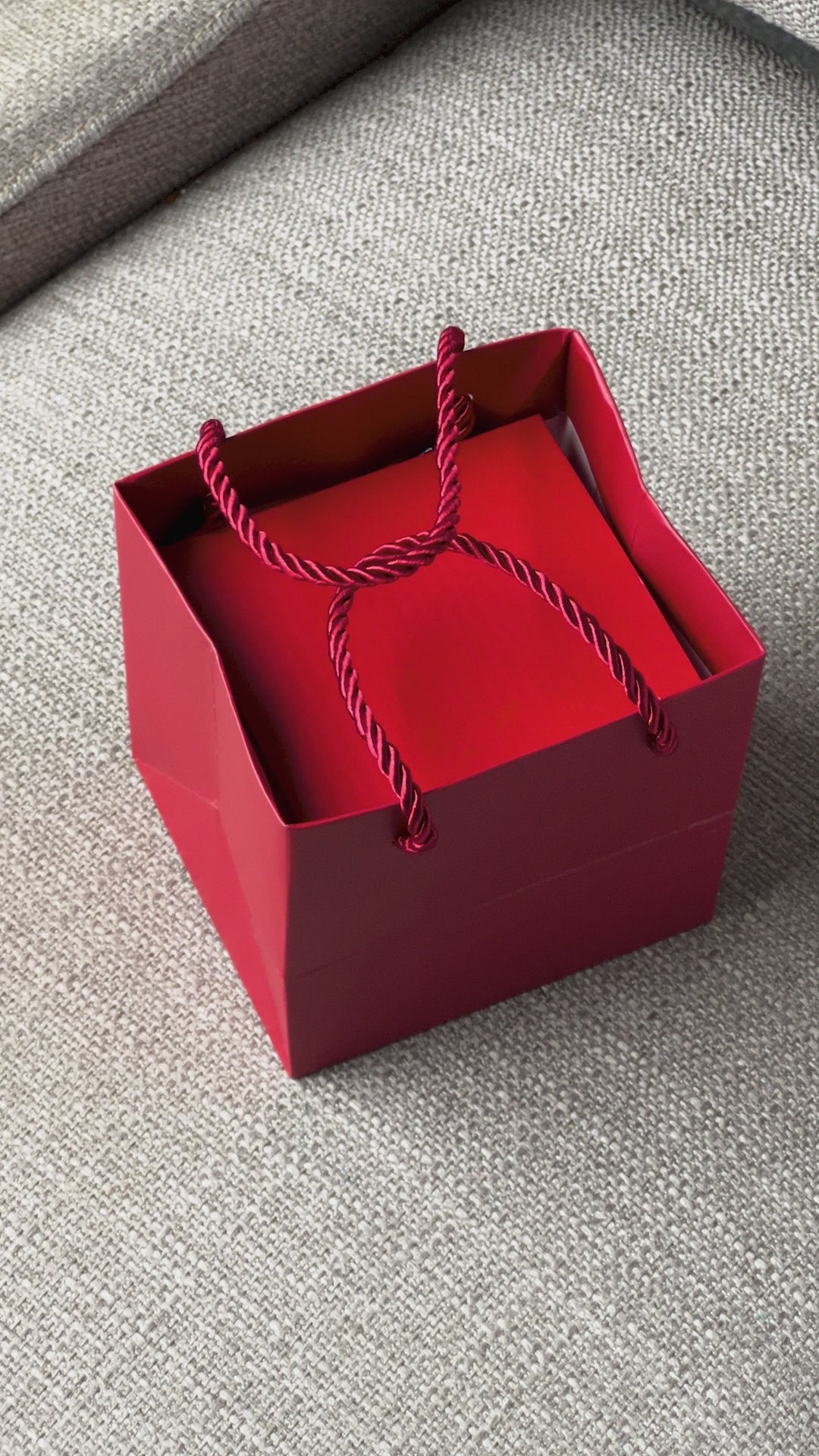 Product video of the Rose Reveal Love Knot necklace gift set, with its red gift bag.
