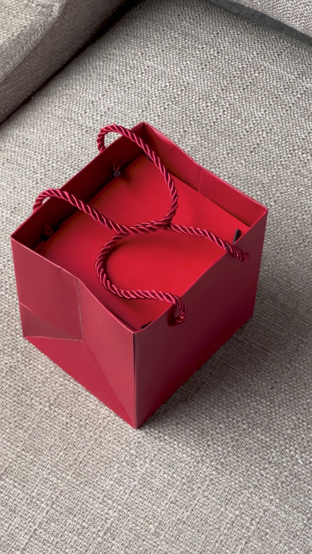Product video of the Rose Reveal Ribbon necklace gift set, with its red gift bag.